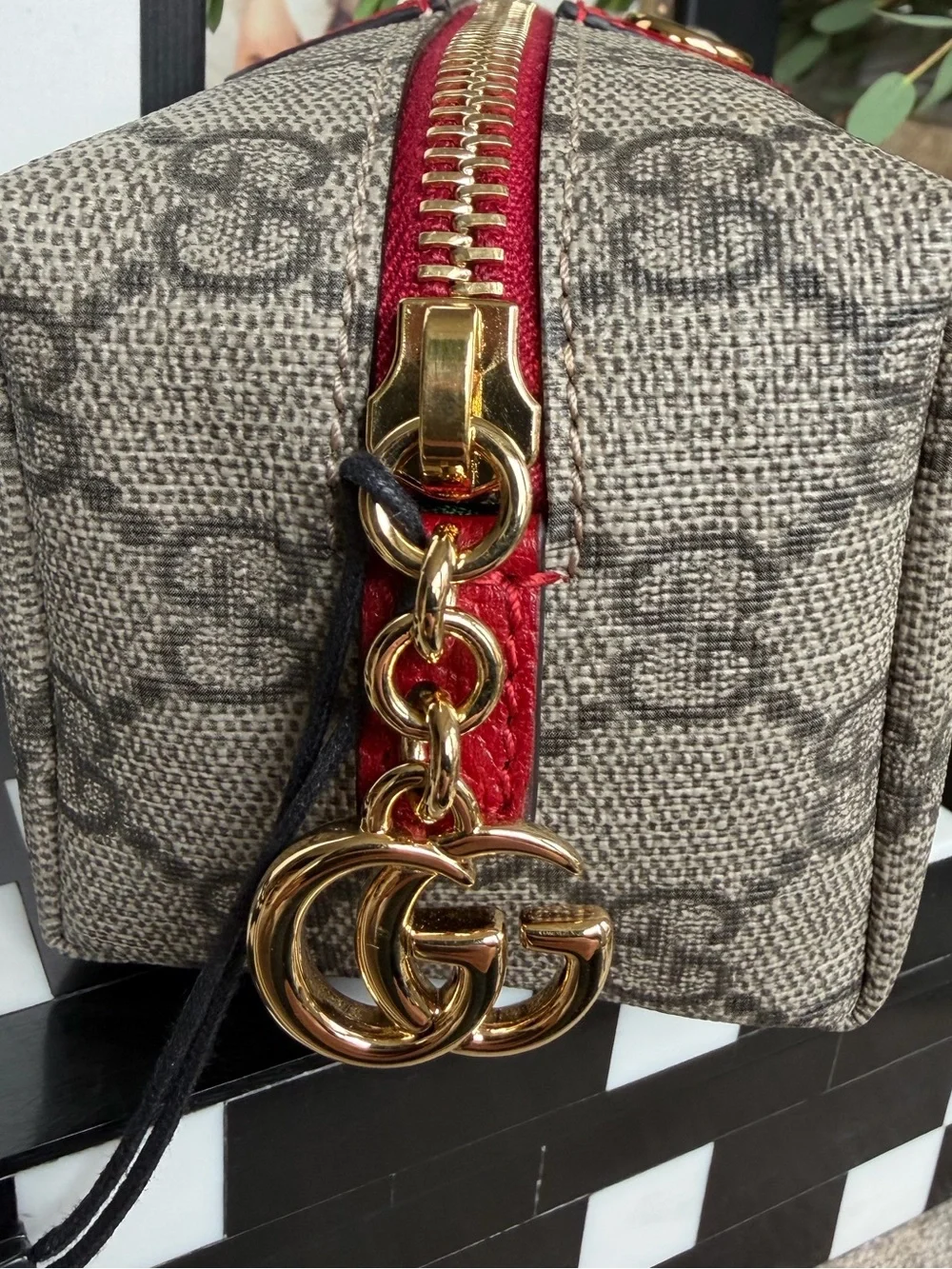 SOLD 🩷NWT GUCCI Supreme Small Cosmetic Pouch - Picture 4 of 7
